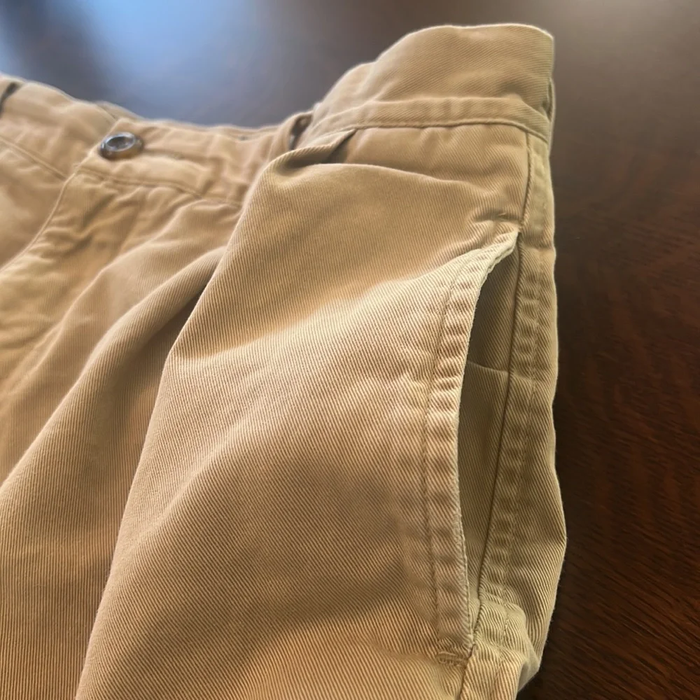 Nautica Rigger Shorts. Size 32 Mens. Tan khaki. Hiking outdoors lake